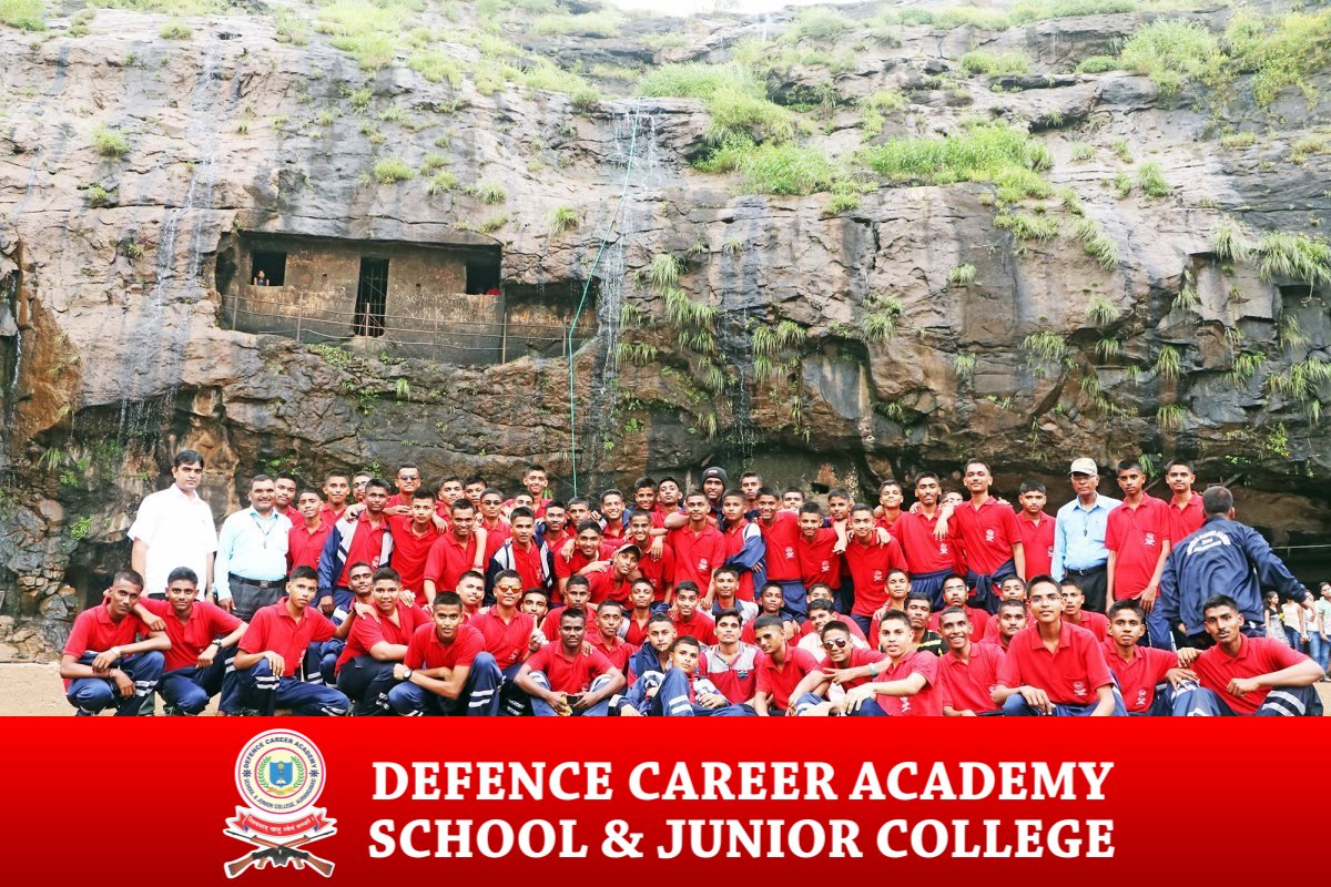 educational-tour-group-photo-best-defence-academy-spi-aurangabad